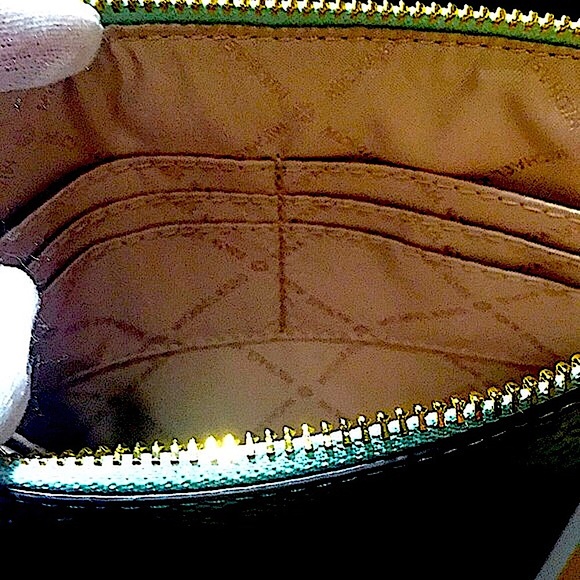 MICHAEL KORS EMBOSSED LEATHER CLUTCH WRISTLET(NWT) - Picture 8 of 11